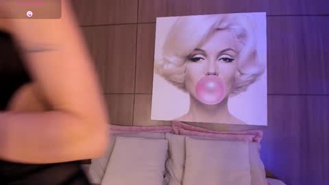 Snapshot of agattaduque chatting on November 2025 10:41:02 PM online show from November 2025 10:41:02 PM