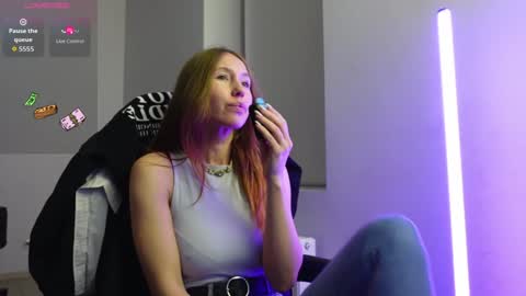 Snapshot of agelina_summer chatting on December 2025 08:48:02 PM Agelina Lilly Laura online show from December 2025 08:48:02 PM