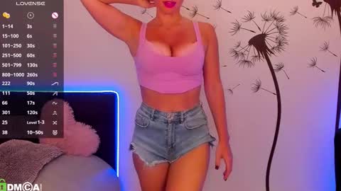 Snapshot of agent_polly chatting on September 2025 01:33:02 PM Polly online show from September 2025 01:33:02 PM