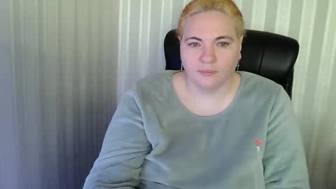 Snapshot of aglaya_fame chatting on December 2025 08:09:01 AM Aglaya Fame online show from December 2025 08:09:01 AM