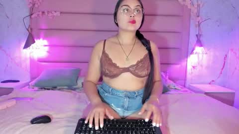 Snapshot of agnesrocuzzo chatting on November 2025 11:10:02 AM agnesrocuzzo online show from November 2025 11:10:02 AM