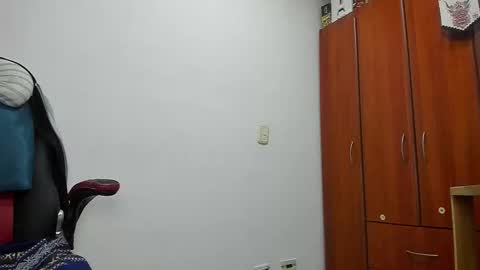 Agustin online show from November 2025 07:04:02 PM