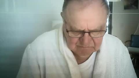 Snapshot of ahmole chatting on December 2024 10:02:02 AM Ole online show from December 2024 10:02:02 AM