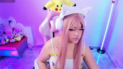 Ahri help me get to 100  online show from October 2025 04:33:01 AM