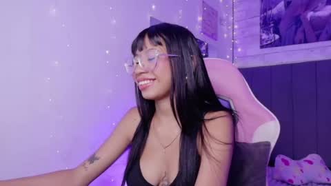 Snapshot of aida_mom chatting on June 2026 01:21:01 AM Aida online show from June 2026 01:21:01 AM