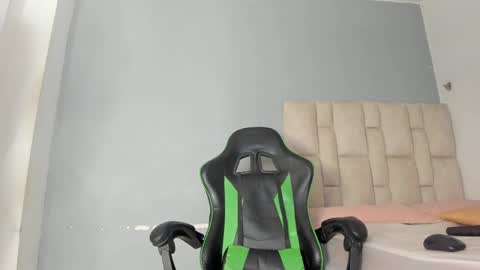 karoline  online show from February 2025 05:12:01 AM