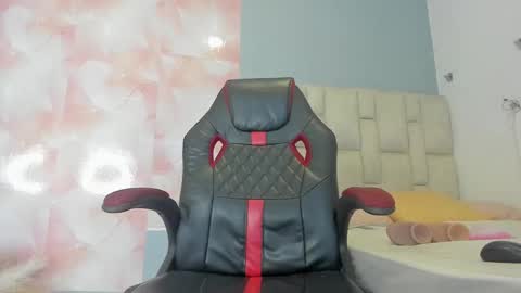 karoline  online show from February 2025 09:37:02 PM