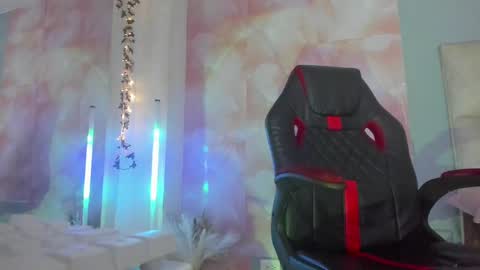 karoline  online show from February 2025 03:48:01 AM