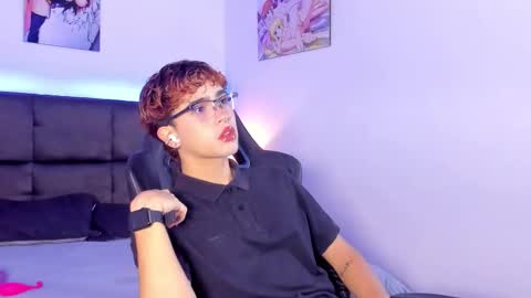 Aiden  online show from October 2025 12:03:01 PM