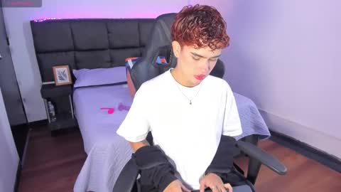 Aiden  online show from November 2025 01:18:02 PM