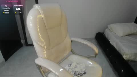 Ailyn online show from November 2025 09:51:02 AM