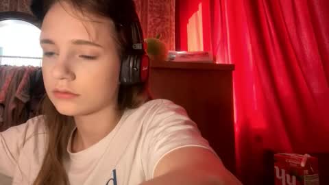 Kira online show from October 2025 05:17:02 AM