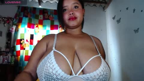 Snapshot of ainara__boobs chatting on April 2026 02:25:02 PM Liz online show from April 2026 02:25:02 PM