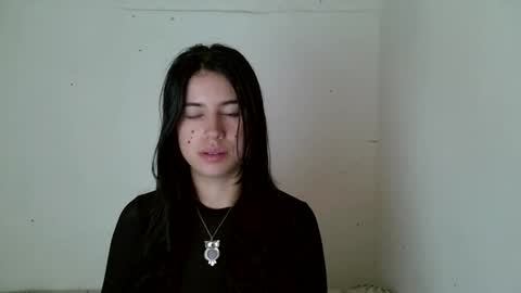 Snapshot of aine_ileana chatting on May 2026 06:59:01 PM J online show from May 2026 06:59:01 PM
