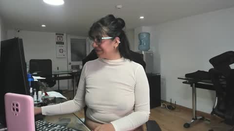 Snapshot of aisha_latina chatting on November 2025 03:23:02 PM Katie online show from November 2025 03:23:02 PM