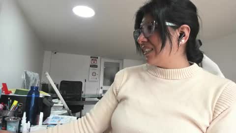 Snapshot of aisha_latina chatting on November 2025 02:50:02 PM Katie online show from November 2025 02:50:02 PM