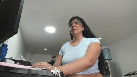 Snapshot of aisha_latina chatting on December 2025 04:02:01 PM Katie online show from December 2025 04:02:01 PM