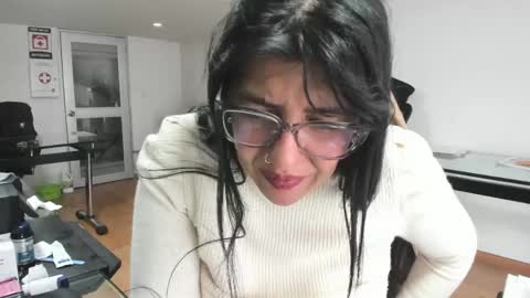 Snapshot of aisha_latina chatting on May 2026 03:30:01 PM Katie online show from May 2026 03:30:01 PM