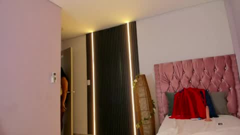 AISHA  MOORE online show from April 2026 07:40:01 PM