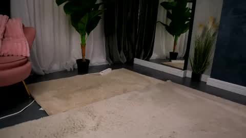 Snapshot of aishleybee chatting on April 2026 10:07:01 AM Aish online show from April 2026 10:07:01 AM