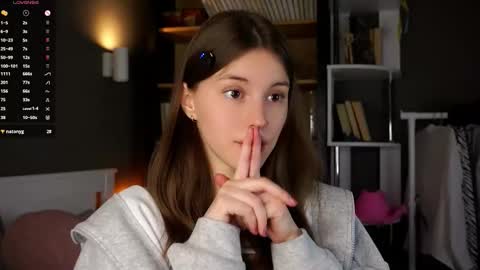 Snapshot of aislyfarran chatting on November 2025 01:08:01 AM Aliza online show from November 2025 01:08:01 AM