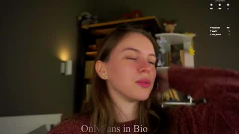 Snapshot of aislyfarran chatting on November 2025 01:16:01 AM Aliza online show from November 2025 01:16:01 AM