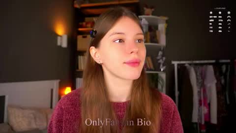 Snapshot of aislyfarran chatting on December 2025 01:33:02 AM Aliza online show from December 2025 01:33:02 AM