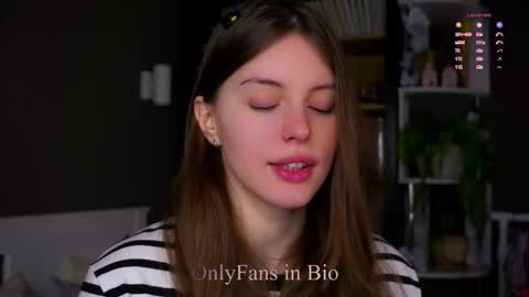 Snapshot of aislyfarran chatting on December 2025 01:11:02 AM Aliza online show from December 2025 01:11:02 AM