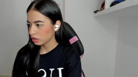 Snapshot of aitana05 chatting on February 2025 10:11:02 PM VALENTINA independent online show from February 2025 10:11:02 PM