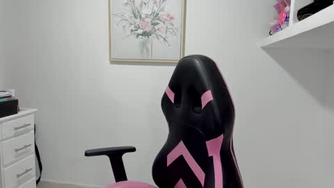 Snapshot of aitana05 chatting on September 2025 06:37:02 AM VALENTINA independent online show from September 2025 06:37:02 AM