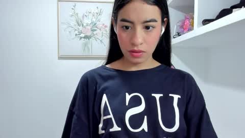 Snapshot of aitana05 chatting on October 2025 10:01:02 AM VALENTINA independent online show from October 2025 10:01:02 AM