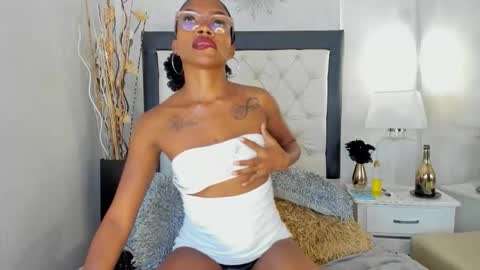 Snapshot of aitanabhele chatting on November 2025 07:58:01 PM Aitana online show from November 2025 07:58:01 PM