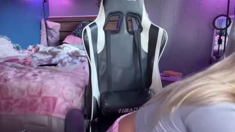 AJ online show from April 2026 02:09:01 AM