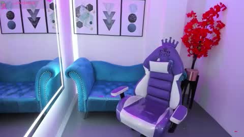 Azaka  online show from September 2025 12:17:02 PM