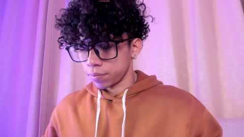 Snapshot of akazaboy chatting on April 2026 04:54:01 AM akazaboy online show from April 2026 04:54:01 AM