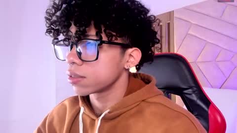 Snapshot of akazaboy chatting on April 2026 04:33:02 AM akazaboy online show from April 2026 04:33:02 AM