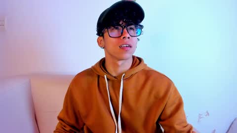 Snapshot of akazaboy chatting on April 2026 05:45:02 AM akazaboy online show from April 2026 05:45:02 AM