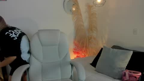 Snapshot of akemi__ chatting on April 2026 01:57:02 PM Abby Angel online show from April 2026 01:57:02 PM