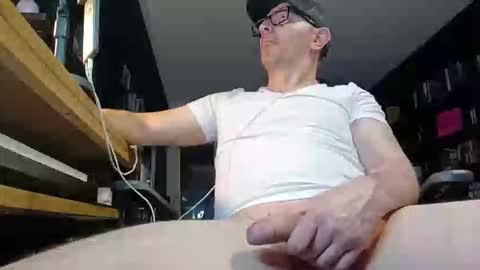 Snapshot of akenathonxxx chatting on May 2026 11:23:01 PM Akenathon online show from May 2026 11:23:01 PM