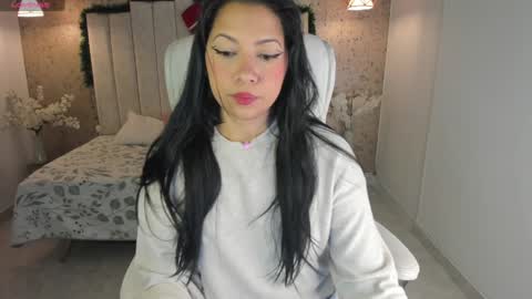 Luna online show from December 2024 03:20:01 AM