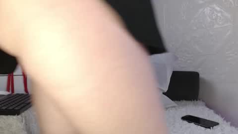 Amilia online show from December 2025 05:09:01 PM