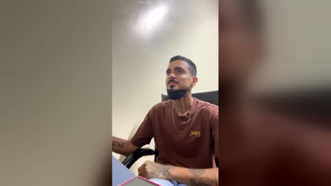 Snapshot of akiracontas123 chatting on April 2026 02:52:02 PM akiracontas123 online show from April 2026 02:52:02 PM