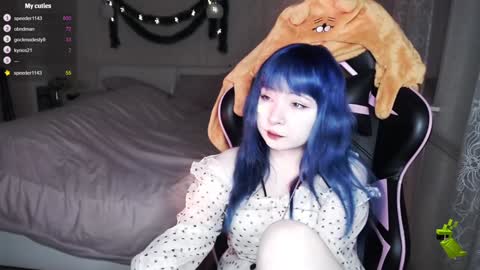 akirahartyx online show from December 2024 02:33:01 PM