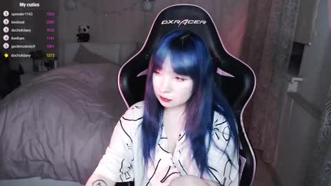 akirahartyx online show from November 2025 04:17:02 PM