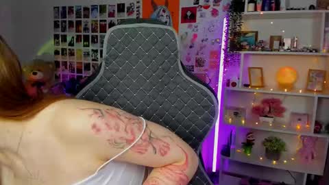 Snapshot of akirakatsu chatting on October 2025 12:12:02 PM Akira online show from October 2025 12:12:02 PM