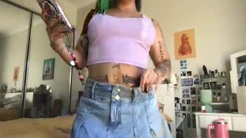 Snapshot of akirazayy chatting on December 2025 11:25:02 PM Akira Zay online show from December 2025 11:25:02 PM