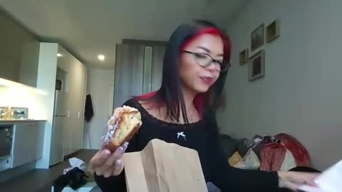 Snapshot of akirazayy chatting on April 2026 01:19:02 AM Akira Zay online show from April 2026 01:19:02 AM