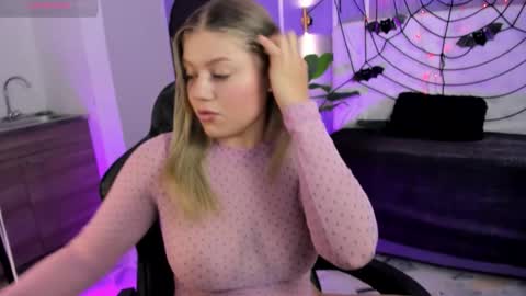 Alaia online show from October 2025 01:07:02 PM