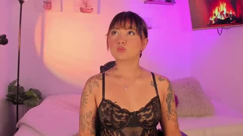 Snapshot of alaiarogerss chatting on April 2026 10:31:01 AM online show from April 2026 10:31:01 AM