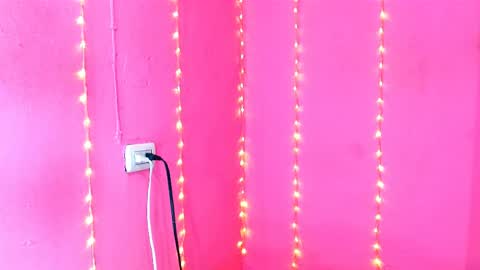 Snapshot of alaiia_rosse chatting on April 2026 09:39:33 PM Alaiia online show from April 2026 09:39:33 PM